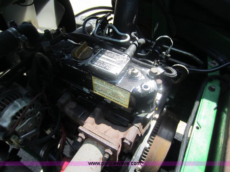 image for item V9034 2004 John Deere 1435 Series II lawn mower