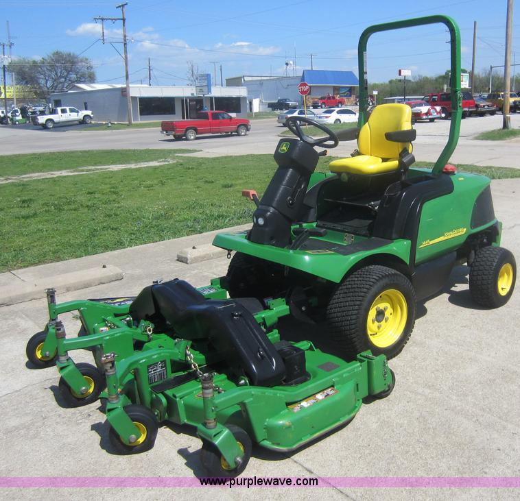 image for item V9035 2004 John Deere 1445 lawn mower