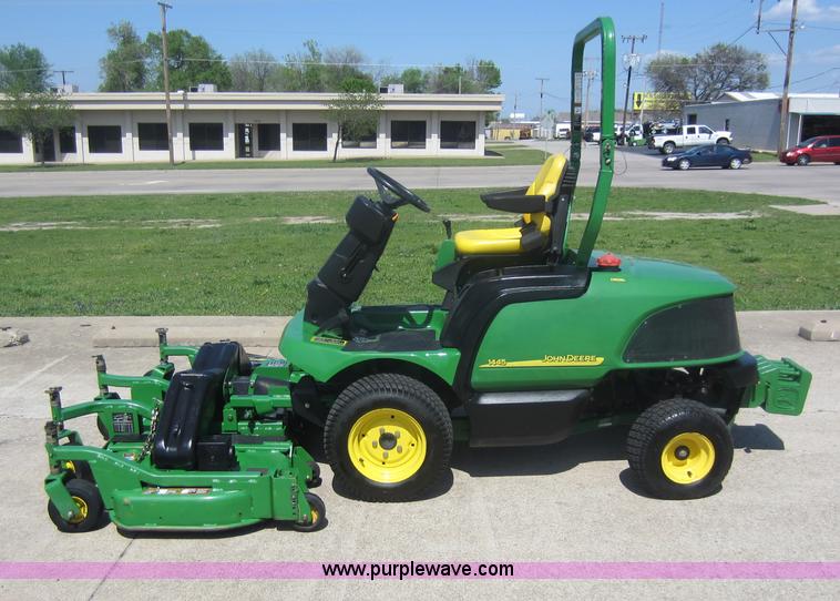 image for item V9035 2004 John Deere 1445 lawn mower