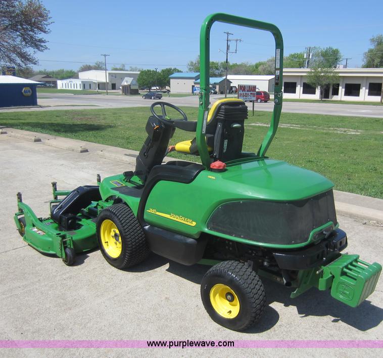 image for item V9035 2004 John Deere 1445 lawn mower