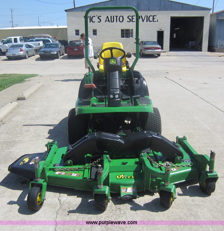 image for item V9035 2004 John Deere 1445 lawn mower