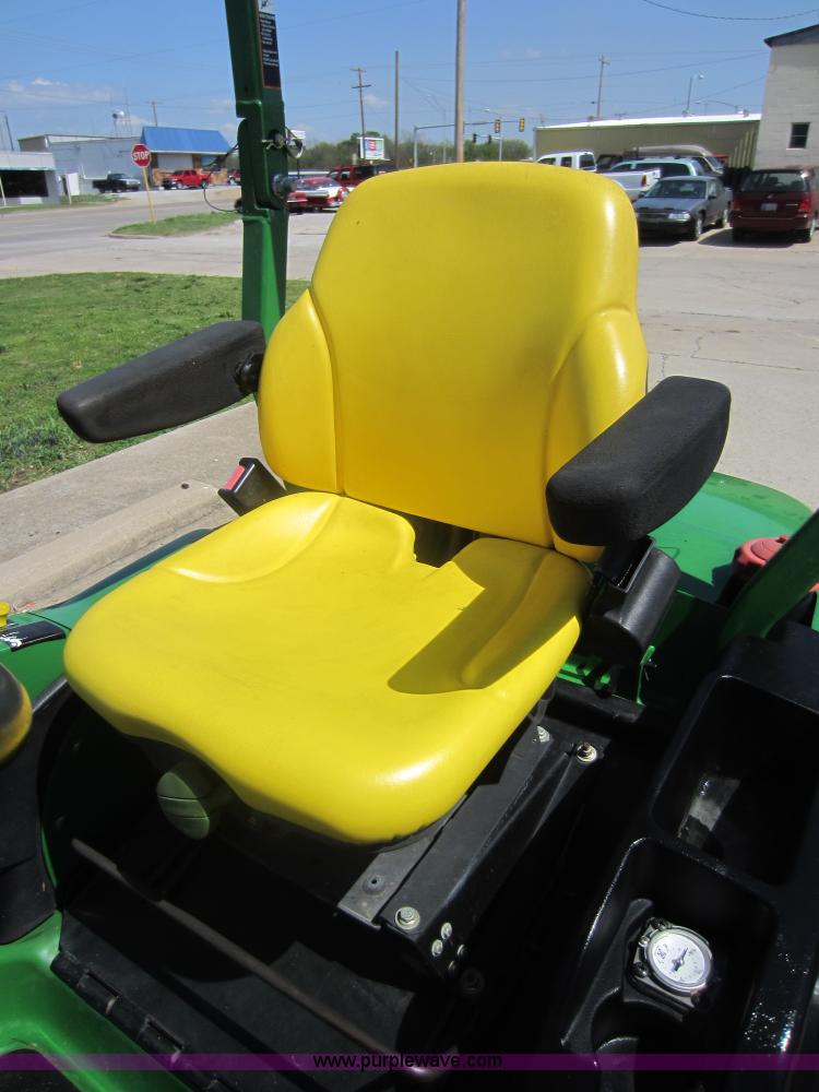 image for item V9035 2004 John Deere 1445 lawn mower