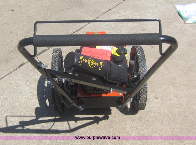 image for item V9036 2009 Echo Bearcat 76065 string trimmer