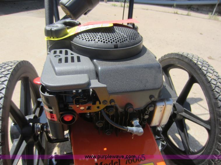 image for item V9036 2009 Echo Bearcat 76065 string trimmer