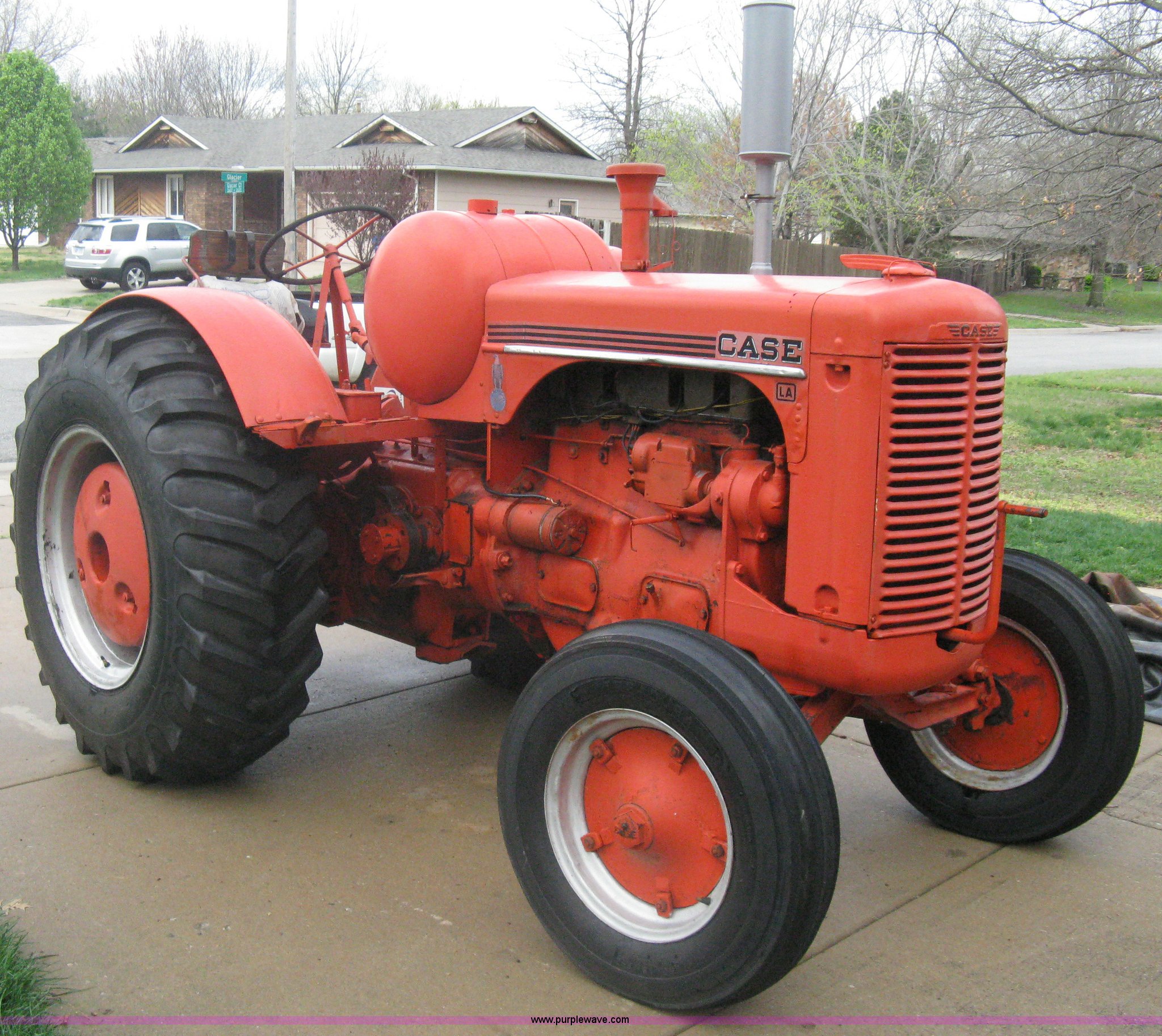 1947 Case LA tractor in Wichita, KS Item A6143 sold Purple Wave
