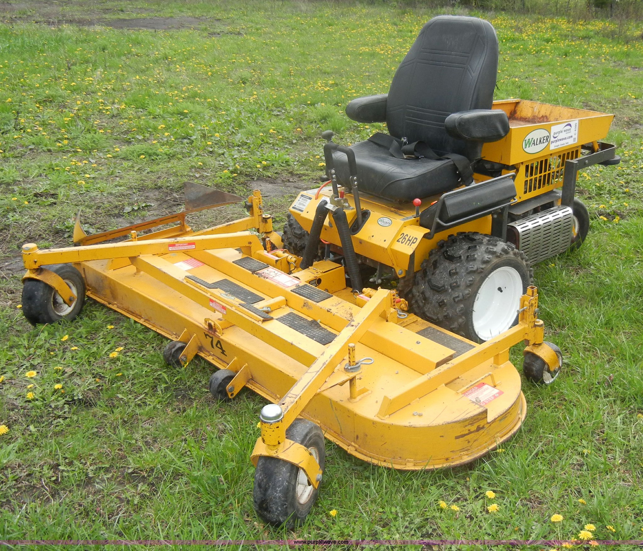 Walker MTSD lawn mower in Lawrence, KS Item C4395 sold Purple Wave