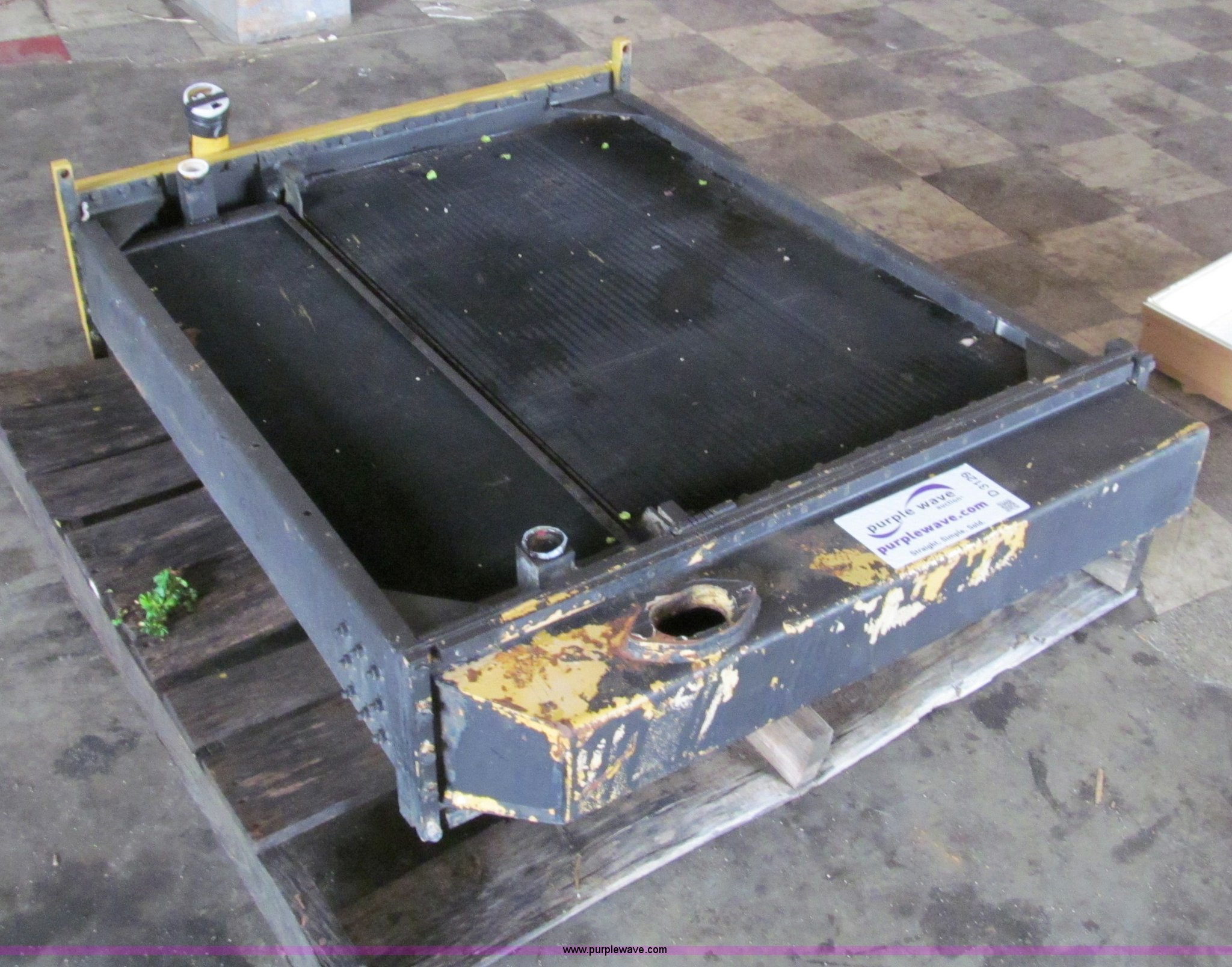 Caterpillar 973 radiator in Lebanon, MO | Item D3129 sold | Purple Wave