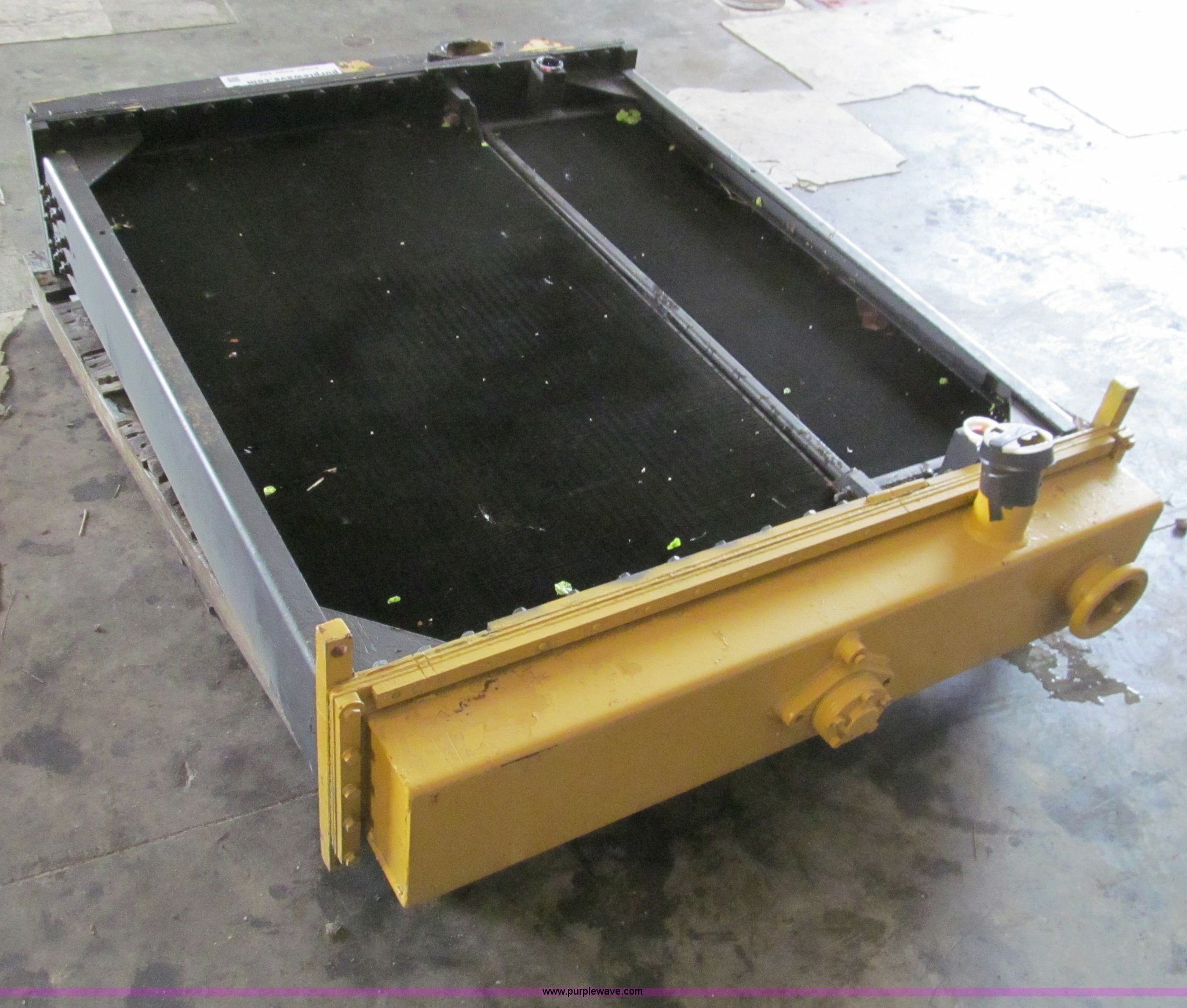 Caterpillar 973 radiator in Lebanon, MO | Item D3129 sold | Purple Wave