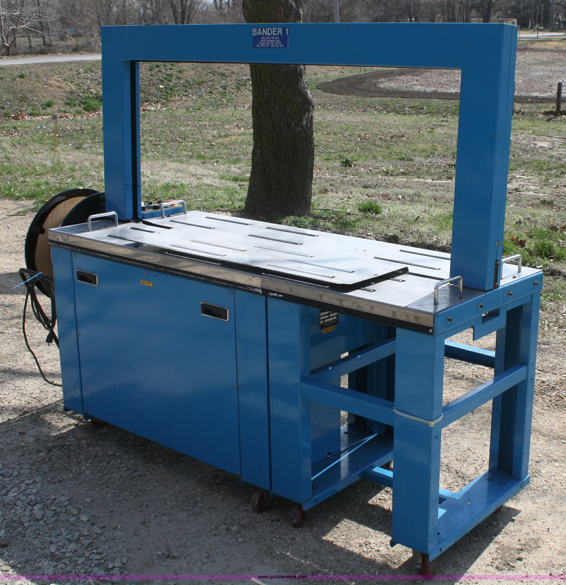 Joinpack strapping machine in Lawrence, KS Item L9356 sold Purple Wave