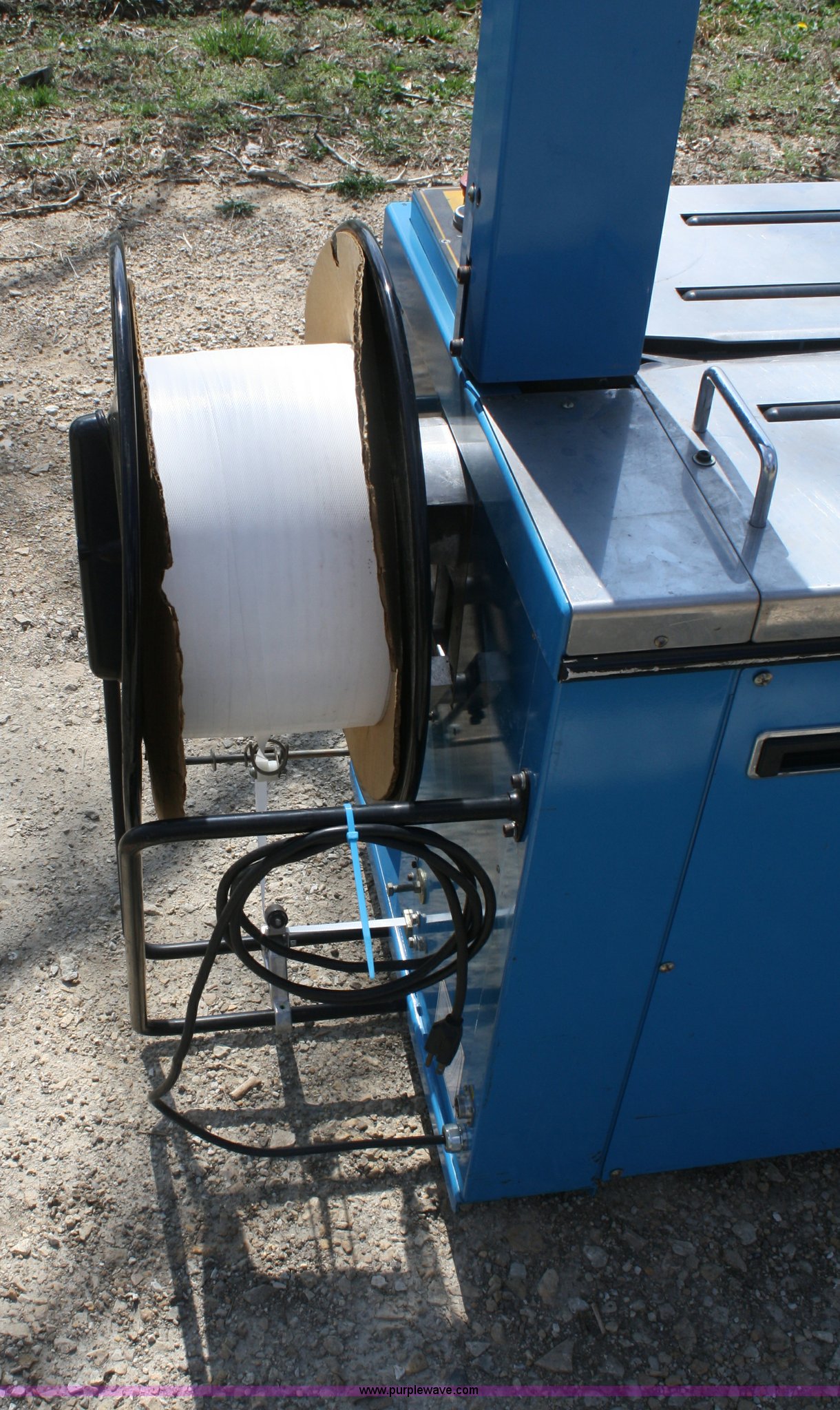 Joinpack strapping machine in Lawrence, KS Item L9356 sold Purple Wave