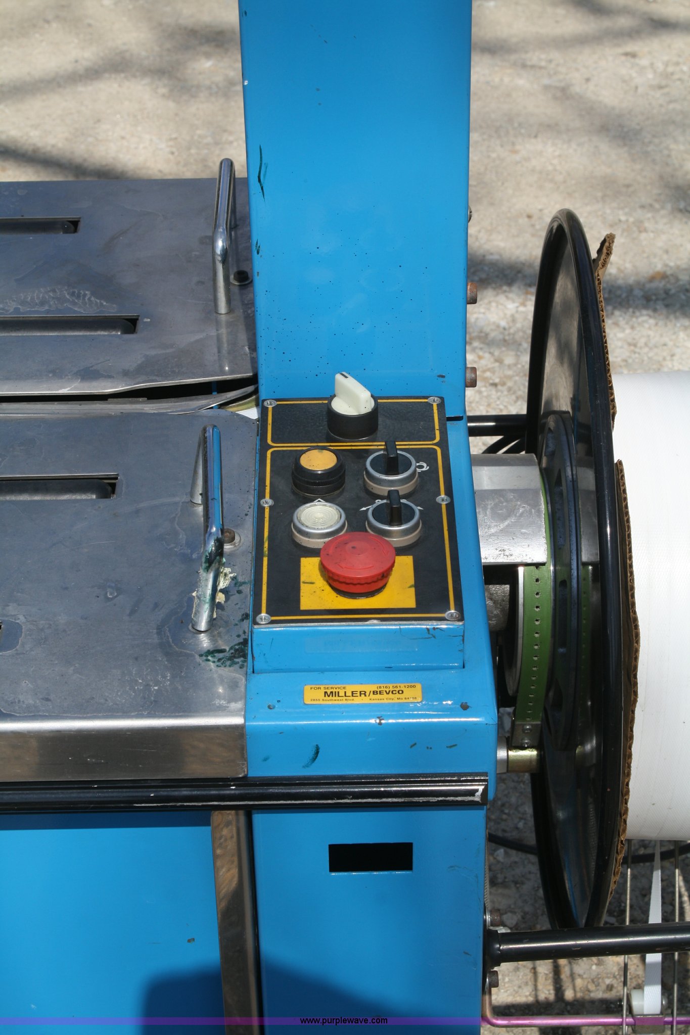 Joinpack strapping machine in Lawrence, KS Item L9356 sold Purple Wave