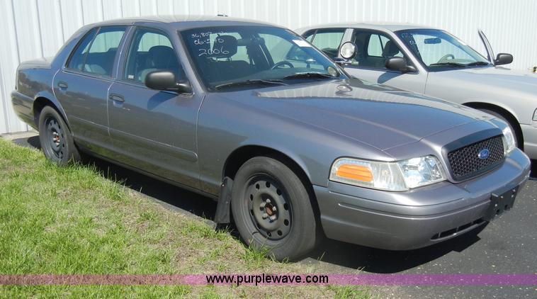 image for item C4319 2006 Ford Crown Victoria Police Interceptor