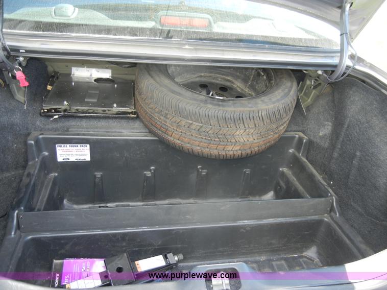 image for item C4319 2006 Ford Crown Victoria Police Interceptor