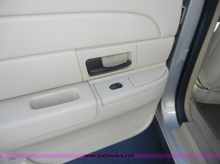 image for item C4320 2006 Ford Crown Victoria