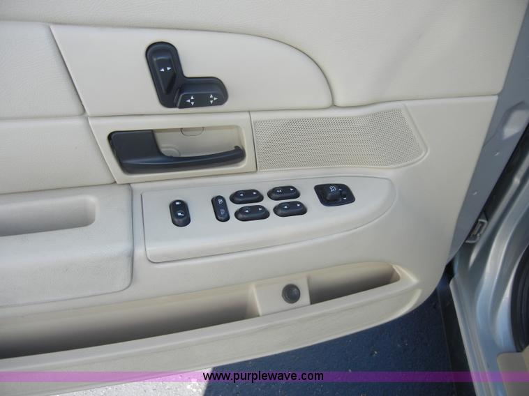 image for item C4320 2006 Ford Crown Victoria