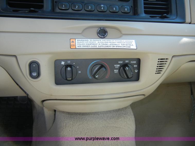 image for item C4320 2006 Ford Crown Victoria