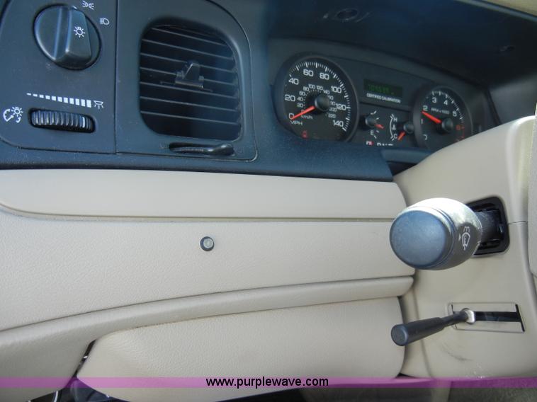 image for item C4320 2006 Ford Crown Victoria