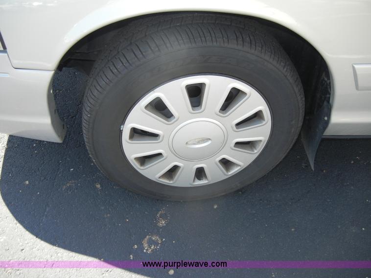 image for item C4320 2006 Ford Crown Victoria