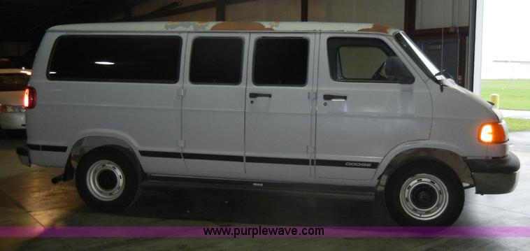 image for item C4382 1999 Dodge Ram B2500 van