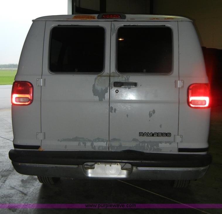 image for item C4382 1999 Dodge Ram B2500 van