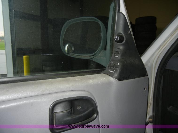 image for item C4382 1999 Dodge Ram B2500 van