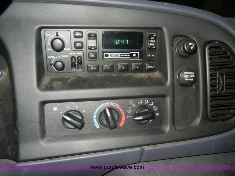 image for item C4382 1999 Dodge Ram B2500 van