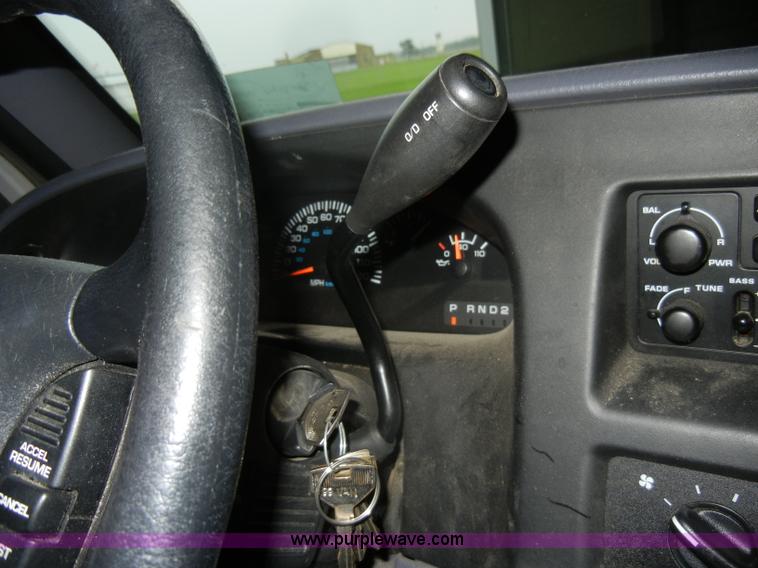 image for item C4382 1999 Dodge Ram B2500 van