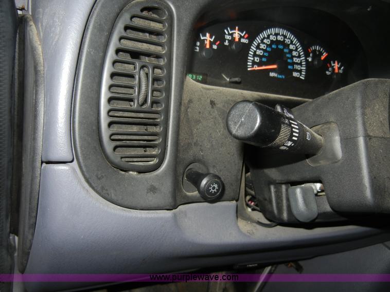 image for item C4382 1999 Dodge Ram B2500 van