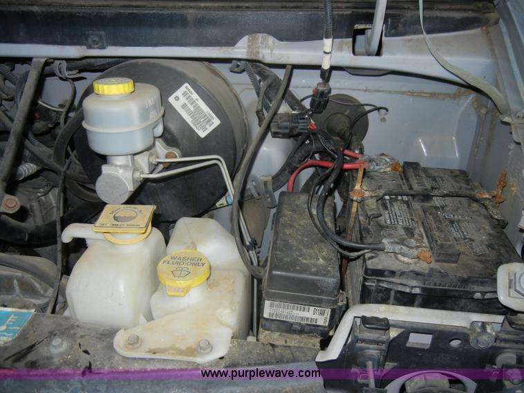 image for item C4382 1999 Dodge Ram B2500 van