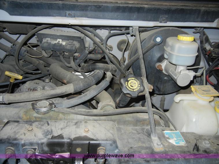 image for item C4382 1999 Dodge Ram B2500 van