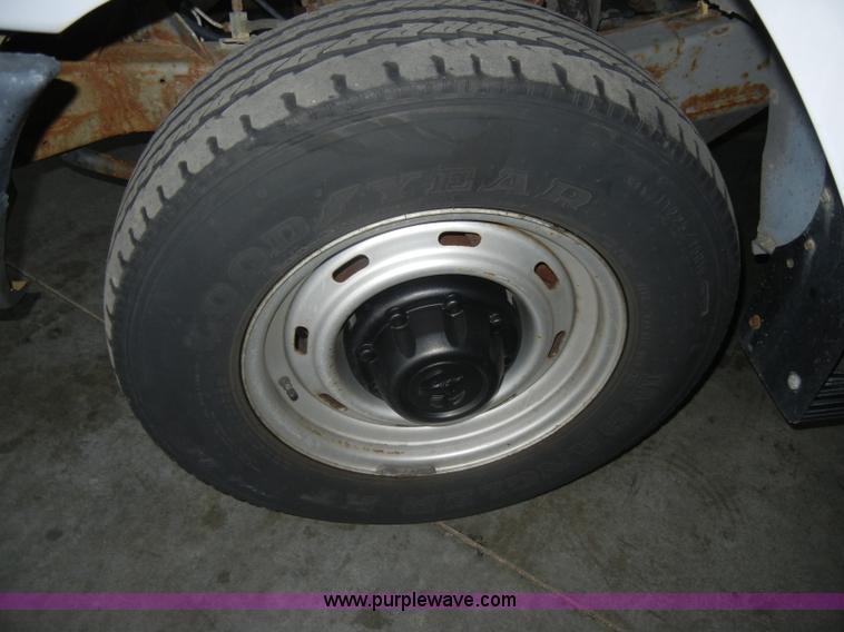 image for item C4382 1999 Dodge Ram B2500 van