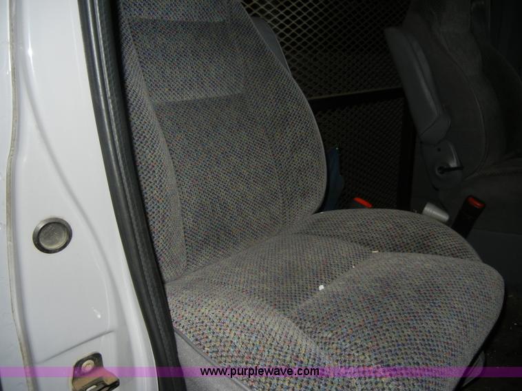 image for item C4382 1999 Dodge Ram B2500 van