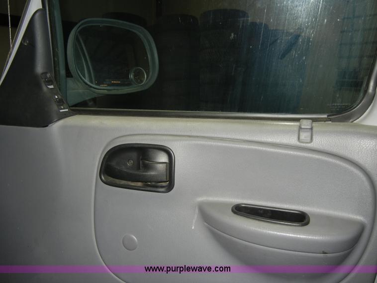 image for item C4382 1999 Dodge Ram B2500 van