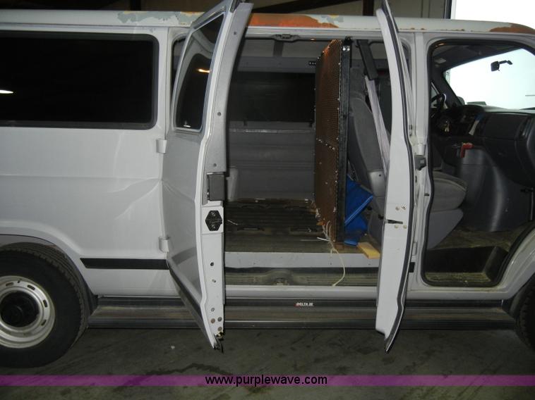 image for item C4382 1999 Dodge Ram B2500 van