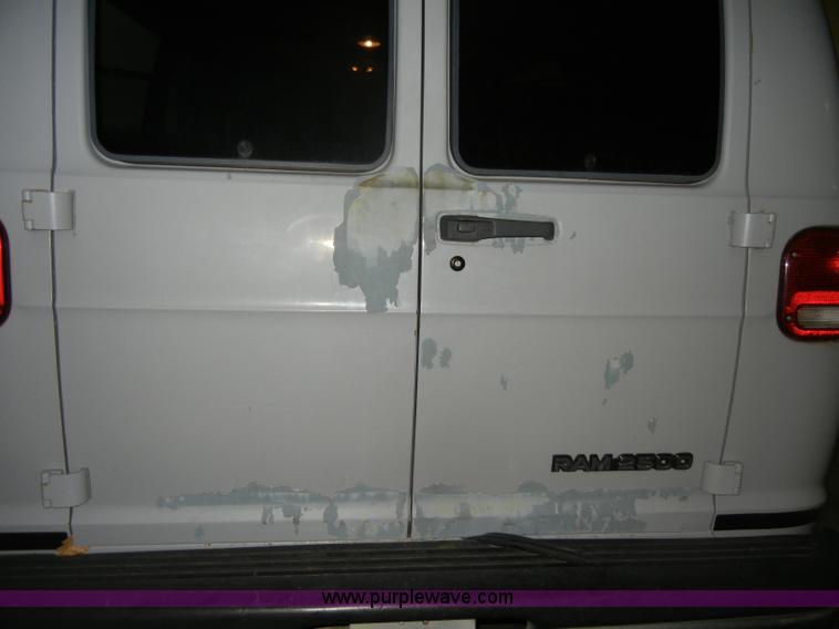 image for item C4382 1999 Dodge Ram B2500 van