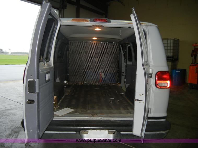 image for item C4382 1999 Dodge Ram B2500 van