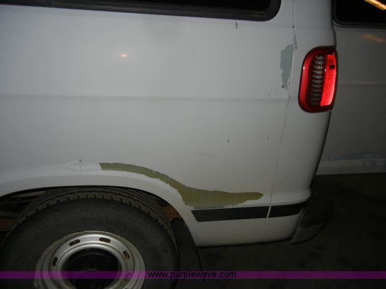 image for item C4382 1999 Dodge Ram B2500 van