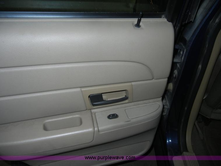 image for item C4384 2005 Ford Crown Victoria Police Interceptor