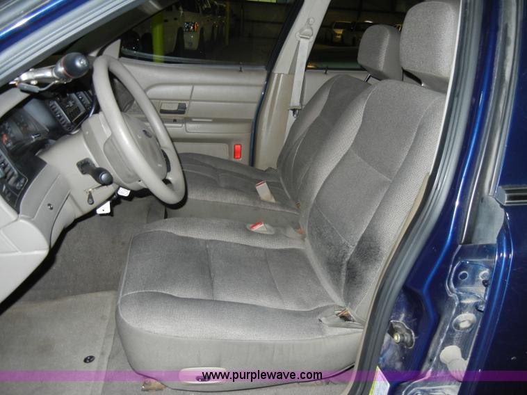 image for item C4384 2005 Ford Crown Victoria Police Interceptor