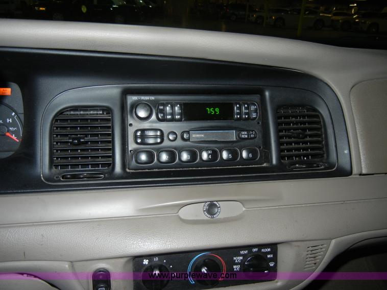 image for item C4384 2005 Ford Crown Victoria Police Interceptor