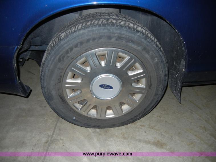 image for item C4384 2005 Ford Crown Victoria Police Interceptor