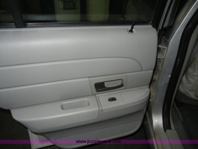 image for item C4385 2003 Ford Crown Victoria Police Interceptor