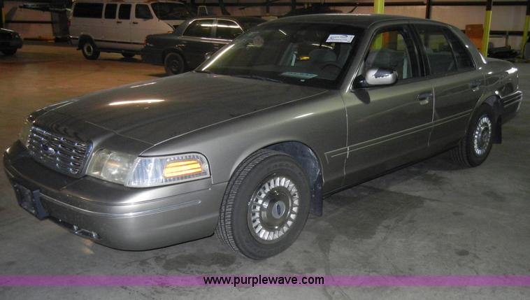 image for item C4387 2002 Ford Crown Victoria Police Interceptor