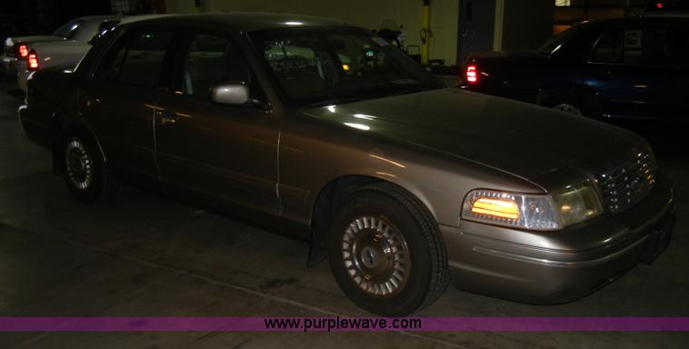 image for item C4387 2002 Ford Crown Victoria Police Interceptor
