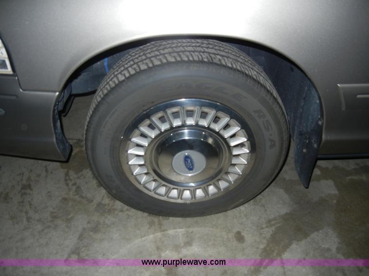 image for item C4387 2002 Ford Crown Victoria Police Interceptor