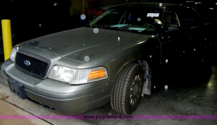 image for item C4389 2004 Ford Crown Victoria Police Interceptor