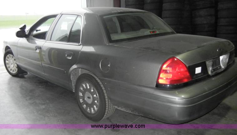 image for item C4389 2004 Ford Crown Victoria Police Interceptor