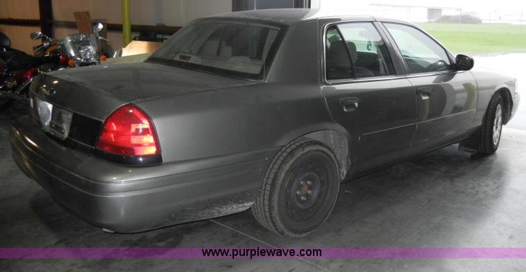 image for item C4389 2004 Ford Crown Victoria Police Interceptor