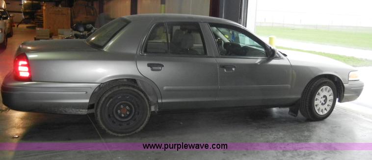 image for item C4389 2004 Ford Crown Victoria Police Interceptor