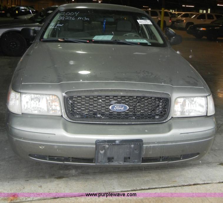 image for item C4389 2004 Ford Crown Victoria Police Interceptor